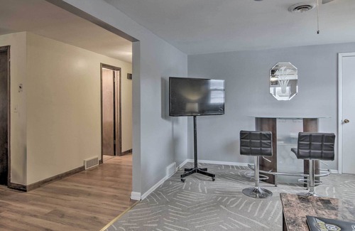 Amherst Apartment | Cozy Buffalo Abode ~ 21 Mi to Niagara Falls!