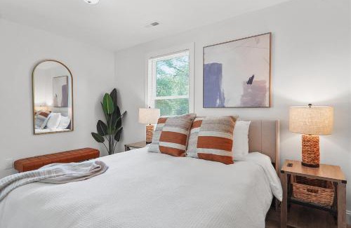 Durham House | Cozy Bull Cottage - Duke, Unc, Modern