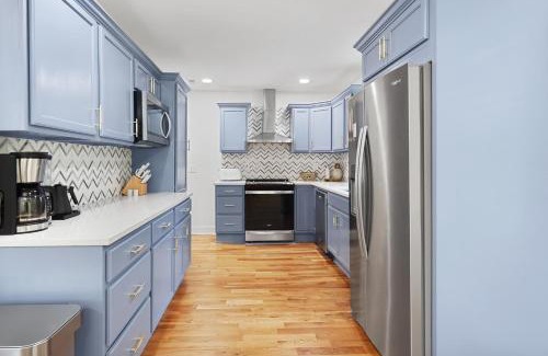 Durham House | Cozy Bull Cottage - Duke, Unc, Modern
