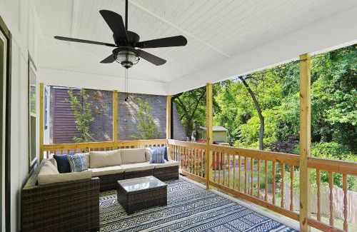 Durham House | Cozy Bull Cottage - Duke, Unc, Modern