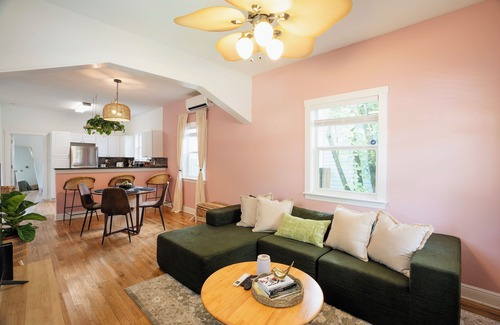 Ybor City House | Cozy Bungalow 1 mile from Tampa