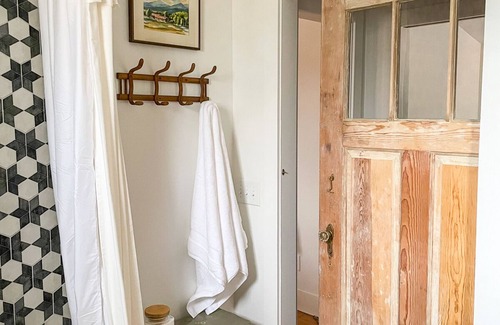 Eau Claire House | Cozy Bungalow 8mins to Main St, Hospitals, Universities, Government