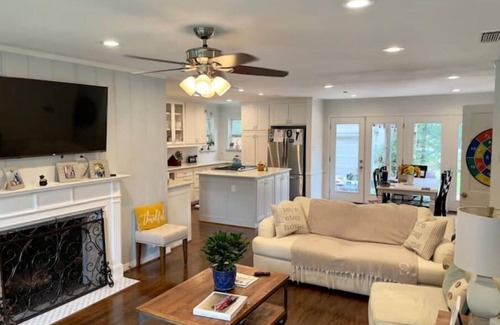 Fort Worth House | Cozy bungalow across TCU soccer field. Available the month of July.