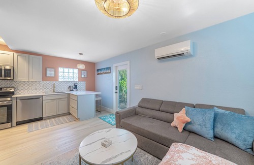 Lake Worth Apartment | Cozy Bungalow Apartment Walking Distance to Shops, Bars and Beach!