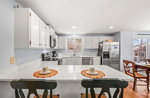 Northwest Harwich House | Cozy Bungalow Close to Downtown