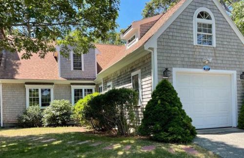 Northwest Harwich House | Cozy Bungalow Close to Downtown