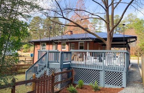 Durham House | Cozy Bungalow-near Duke, Hospital, Walk to food
