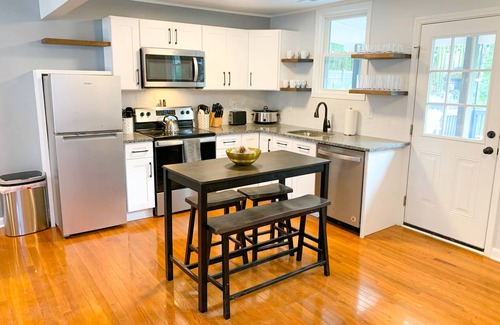 Durham House | Cozy Bungalow- near Duke, Hospital, Walk to food