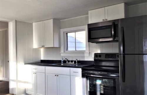 Bangor House | Cozy Bungalow Style Home
