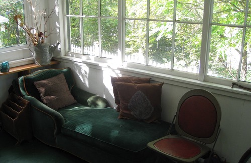 Ithaca House | Cozy Bungalow
