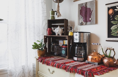 Wauwatosa House | Cozy bungalow with a unique style for an extra special stay!