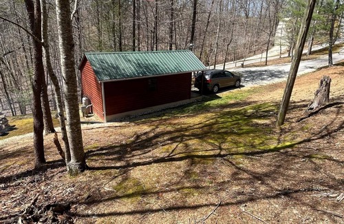 Saint Helens Cabin | Cozy cabin #1, in charming Beattyville with AC