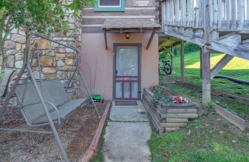 Blowing Rock Apartment | Cozy Cabin #8- Sleeps 4 - Full kitchen + fireplace - between Boone & Blowing Rock NC