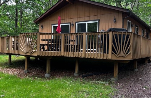 Jim Thorpe Cabin | Cozy Cabin At Bear Creek Lake-Washer/Dryer, Pillows and Linens Provided