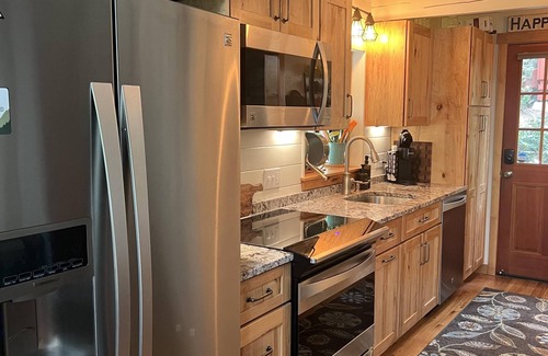 Hoodsport Cabin | Cozy cabin at Lake Cushman in Hoodsport, WA with AC, Wi-Fi, kayak, beach