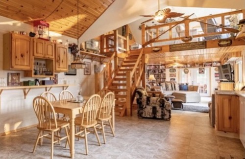 Newville Cabin | Cozy Cabin at Lake Koshkonong