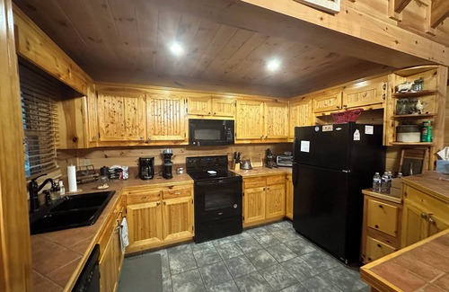 Ellijay Cabin | Cozy cabin, close to town, fence, gameroom, dogs ok, firepit, great for families