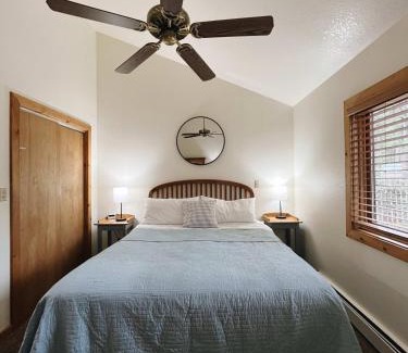 Woodland Park Bed & Breakfast | Cozy Cabin close to downtown Woodland Park