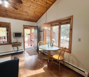 Woodland Park Bed & Breakfast | Cozy Cabin close to downtown Woodland Park