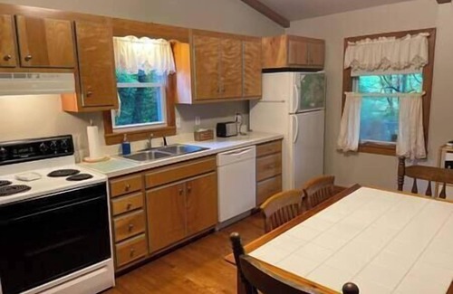 Almond House | Cozy Cabin Getaway Near Bryson City