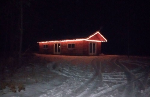 Pentwater Cabin | Cozy cabin in adorable Hart. Close to Pentwater, Ludington and SilverLake.