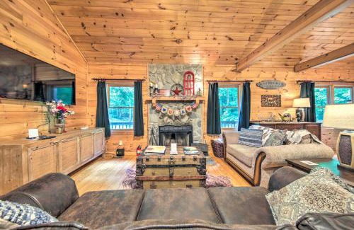 Ellijay House | Cozy Cabin in Coosawattee River Resort!