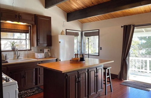 Running Springs House | Cozy Cabin in downtown Running Springs!nMinutes to Lake Arrowhead!