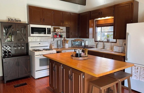 Running Springs House | Cozy Cabin in downtown Running Springs!nMinutes to Lake Arrowhead!