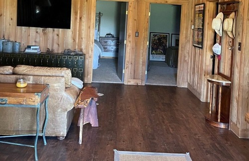 Llano Cabin | Cozy cabin in Llano Texas on an Equestrian Ranch.