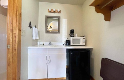 Zion National Park East Entrance Cabin | Cozy Cabin in Southern Utah! Close to Zion!