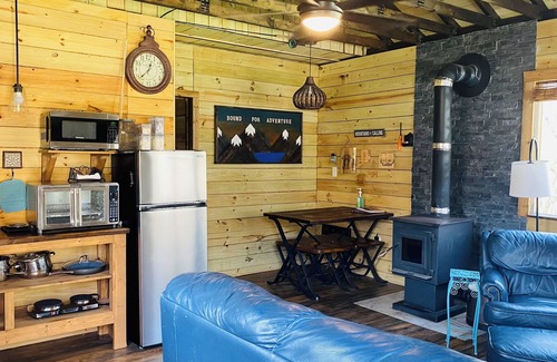 Reliance Cabin | Cozy cabin in the Cherokee National Forest. Minutes from Hiwassee River.