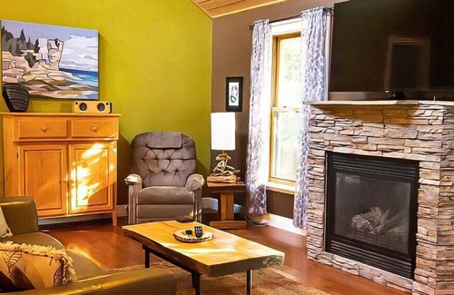 Tobermory House | Cozy Cabin in the Forest