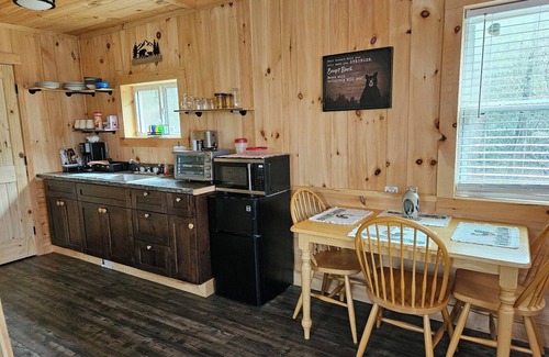 Butler Cabin | Cozy cabin in the woods on a beautiful Christmas Tree/Events Farm.
