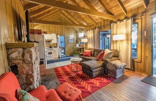 Kings Beach House | Cozy Cabin in the Woods