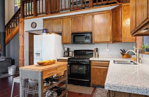 Hamilton Branch House | Cozy Cabin in the Woods with Comforts, Hot Tub, Walk to Lake