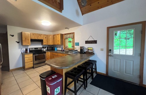 Ontario House | Cozy Cabin in the Woods near Wildcat State Park, Kickapoo River, & bike trail!