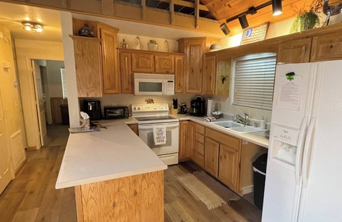 Pinetop Cabin | Cozy cabin in the woods!