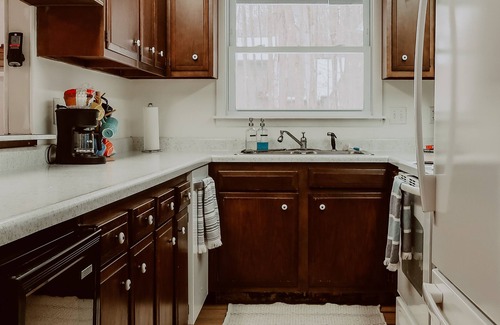 Michaywe House | Cozy cabin in wooded neighborhood - perfect Fall location