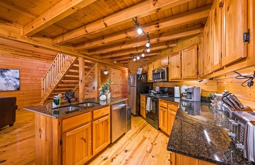 Gatlinburg - Pigeon Forge Cabin | Cozy Cabin, King Beds, Hot Tub, Games, Easy Roads