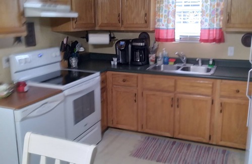 Sloans Valley Cabin | Cozy Cabin Located in gated resort near Lake Cumberland. Pool & boat ramp onsite