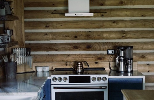 Black Mountain Cabin | Cozy Cabin, Mountain Views/Hot Tub & Game Room + Near Asheville