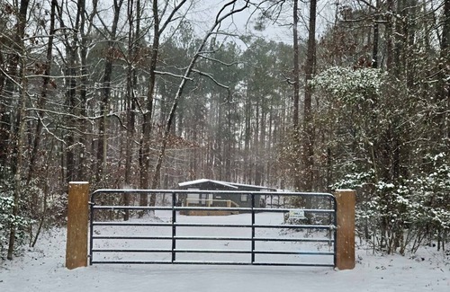 Cataula Cabin | Cozy Cabin Near Callaway Gardens