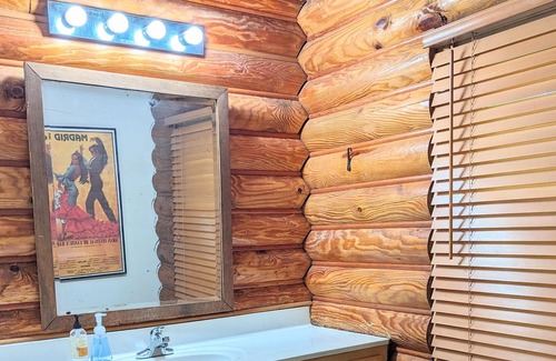 Shelbyville Cabin | Cozy Cabin near Jack Daniels, Uncle Nearest, and George Dickel Distilleries.