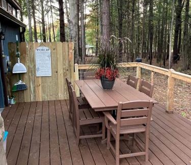 Big Sandy House | Cozy Cabin near Kentucky Lake - Amazing Glamping Rental in Big Sandy, Tennessee