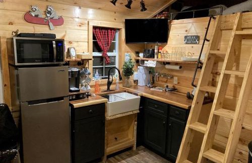 Big Sandy House | Cozy Cabin near Kentucky Lake - Amazing Glamping Rental in Big Sandy, Tennessee