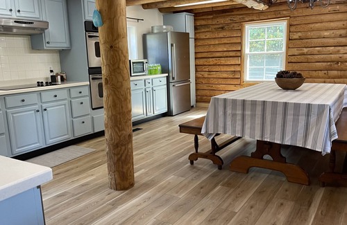 Louisville Cabin | Cozy Cabin near Knoxville