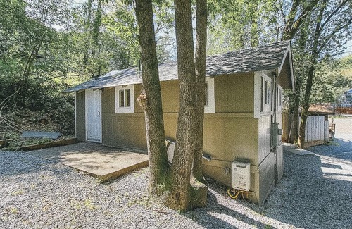Forestville Cabin | Cozy Cabin near river, wineries, redwoods and ocean.