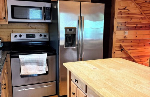 Cleveland Cabin | Cozy Cabin near Table Rock and Caesar's Head
