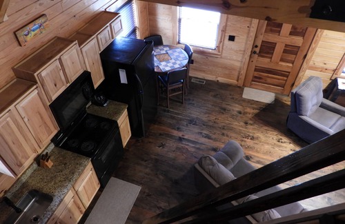 Royal Cabin | Cozy cabin nestled on Lake Ouachita