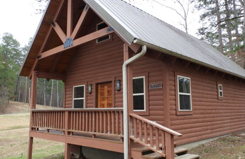 Royal Cabin | Cozy cabin nestled on Lake Ouachita
